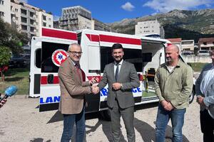 Jovanović uručio direktoru ZHMP-a donaciju od 100.000 eura: "Budvi...