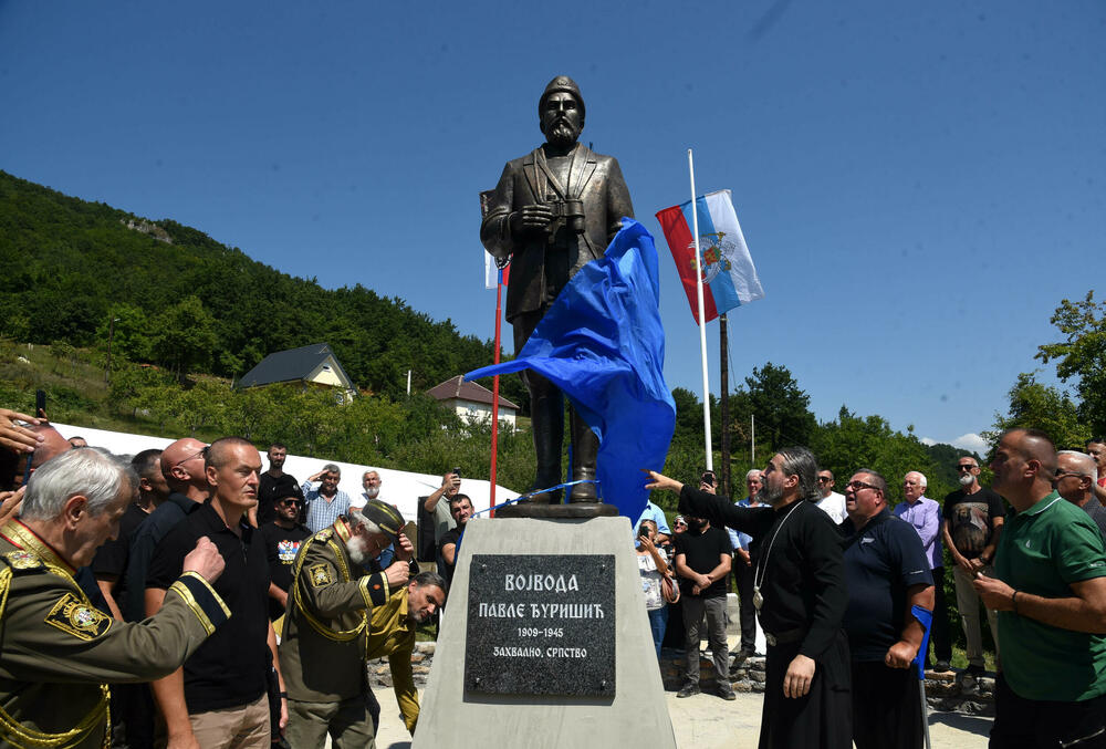 Sodnica Popović znova zavrnila zahtevo za odstranitev spomenika Pavlu Đurišiću