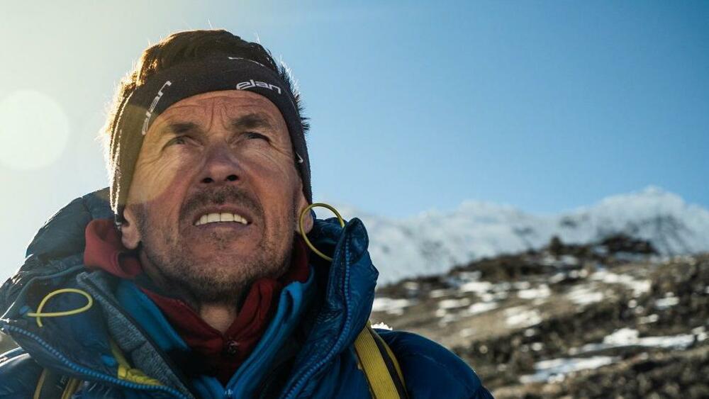 Slovenec Davo Karničar prvi smučal z Everesta brez prekinitev