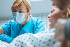 Žene svjedoče o akušerskom nasilju, ali prijava nema