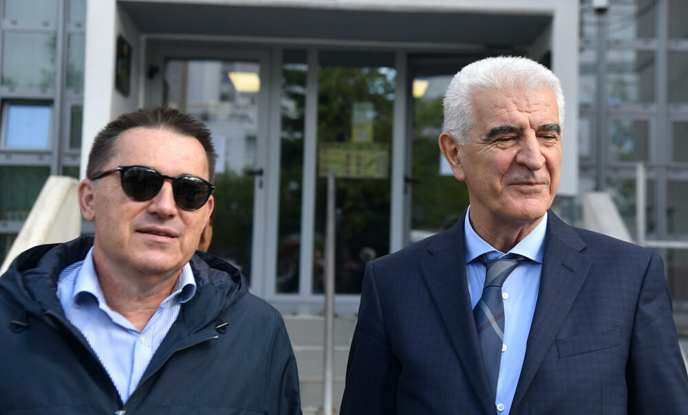 <p>Lazović i Raičević odgovaraju zbog navodnog mučenja pripadnika organizovanog kriminalnog škaljarskog klana Jovana Mrvaljevića, nakon što je krajem decembra 2020. godine priveden u Nikšiću</p>