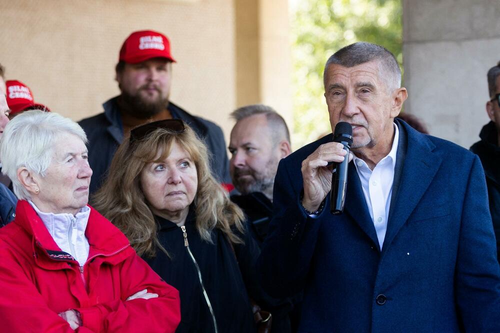 Andrej Babiš sa pristalicama tokom predizborne kampanje, Foto: Rojters