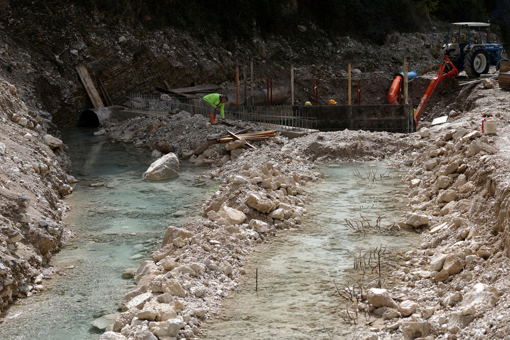 Aktivisti upozoravaju da je promijenjen riječni tok Vjose, Foto: Rojters