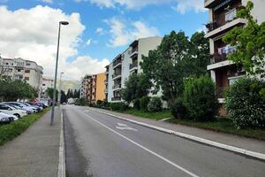 Tivat: Gradi se na sve strane, a korist minimalna