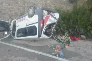 Prevrnuo se kombi na putu Bogetići-Glava Zete: jedna osoba...