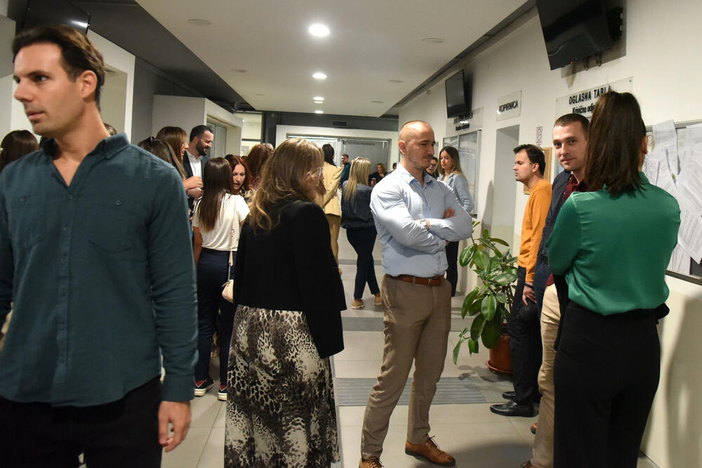 Štrajk upozorenja zaposlenih u Osnovnom sudu U Podgorici zbog teškog položaja zaposlenih iz kategorije savjetnika i samostalnih referenata, Foto: BORIS PEJOVIC