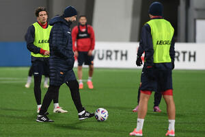 Vučinićeva Crna Gora na udaru farskih vjetrova - može li da ostane...