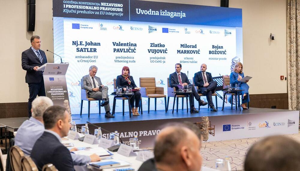 Vujović se obraća prisutnima