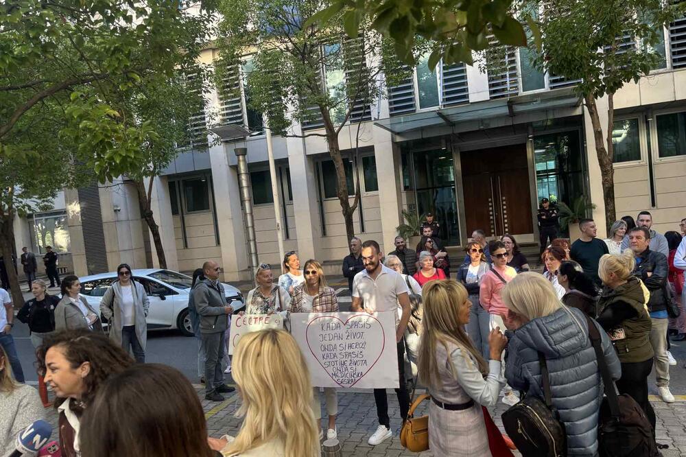 Sa protesta ispred zgrade Vlade, Foto: Jelena Kočanović