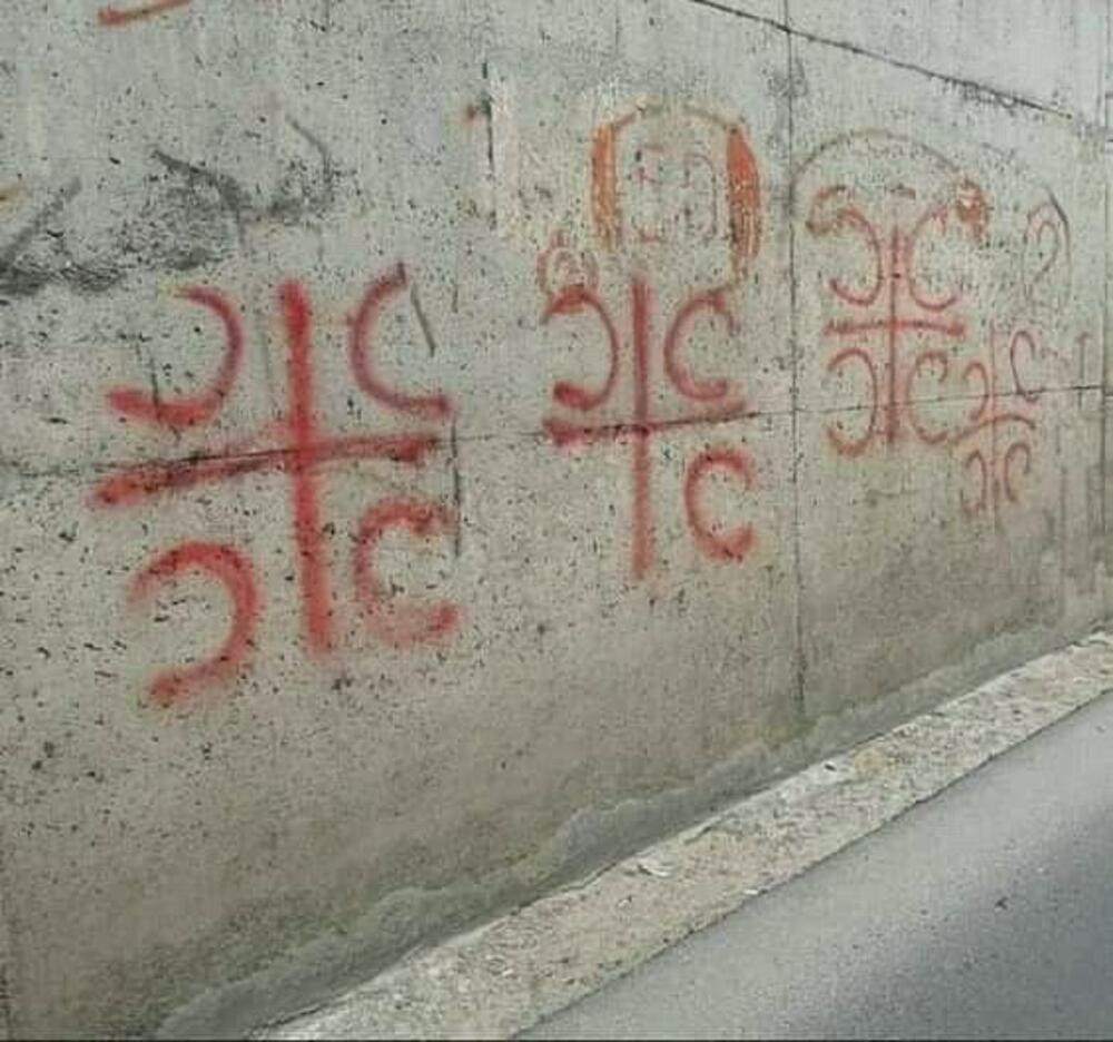 Policajci na partijskom zadatku: Lijepili plakate, pozivali na...