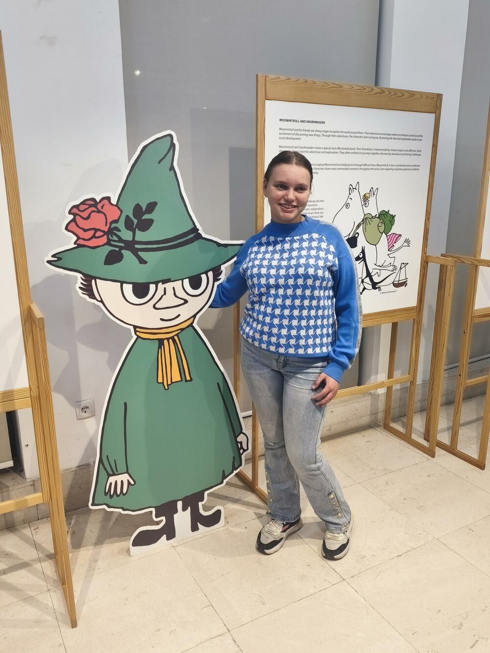 <p>Izložba posvećena čuvenim likovima iz pera finske spisateljice i ilustratorke Tuve Janson, otvorena je u četvrtak veče u Podgorici, u KIC-u “Budo Tomović” gdje je dostupna do 17. oktobra</p>