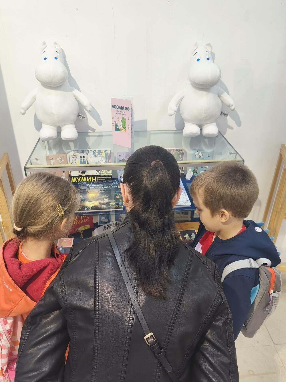 <p>Izložba posvećena čuvenim likovima iz pera finske spisateljice i ilustratorke Tuve Janson, otvorena je u četvrtak veče u Podgorici, u KIC-u “Budo Tomović” gdje je dostupna do 17. oktobra</p>