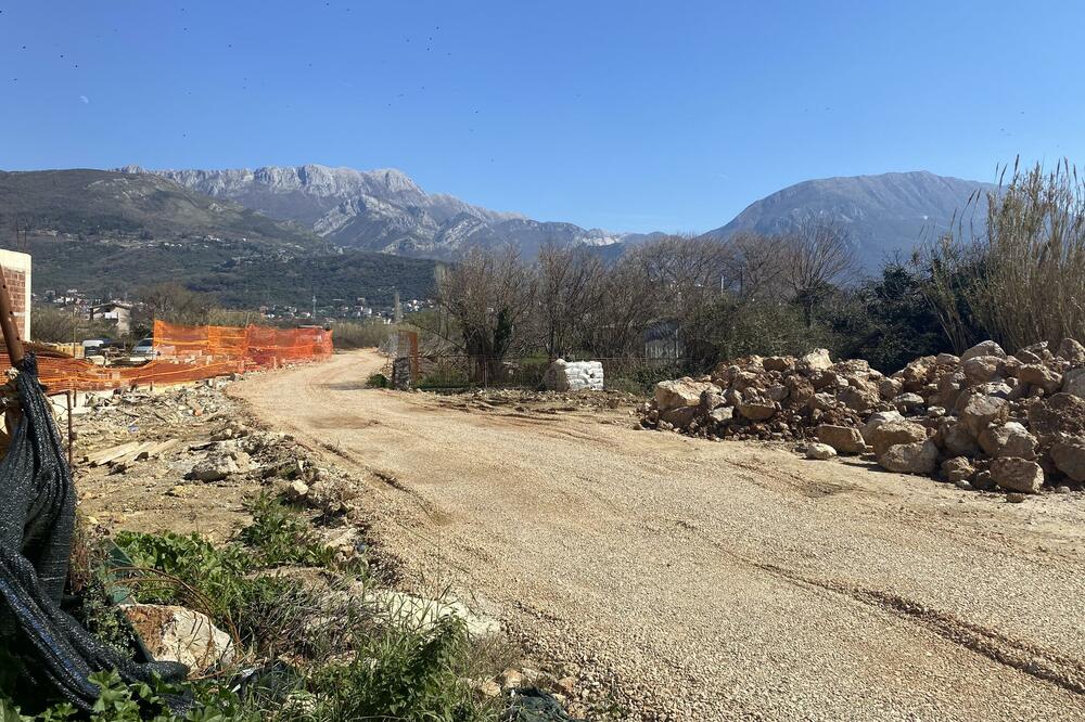 Radovi na susjednoj parceli započeti u martu, Foto: Marija Pešić