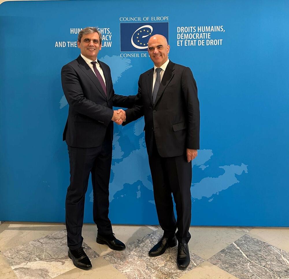 <p>Crna Gora predstavlja primjer konstruktivnog djelovanja u regionu i posvećenosti vrijednostima Savjeta Evrope, zaključili su generalni sekretar te organizacije i šef crnogorske diplomatije</p>