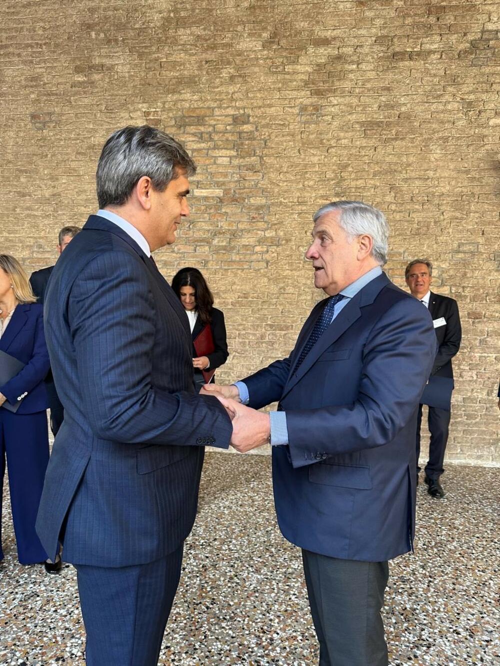 <p>Crna Gora predstavlja primjer konstruktivnog djelovanja u regionu i posvećenosti vrijednostima Savjeta Evrope, zaključili su generalni sekretar te organizacije i šef crnogorske diplomatije</p>