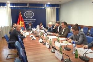 Pozivaju vlast da raspiše novi oglas, ako ih brine što se za...