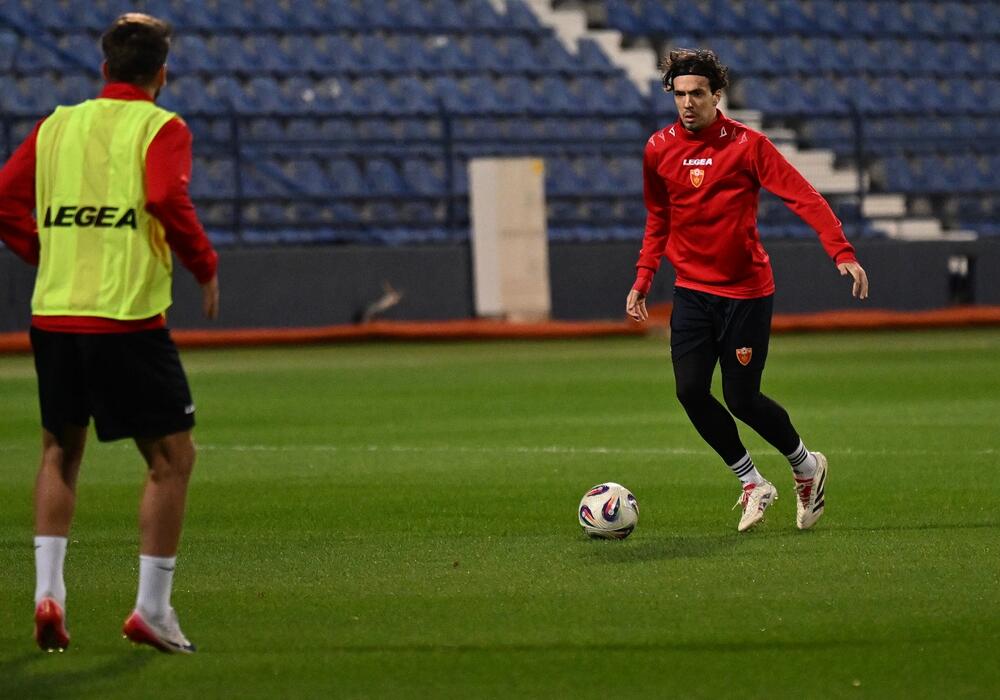 <p>Crnogorski fudbaleri tek danas oko 14 časova stigli u Podgoricu, pošto su spavali u Pragu. U ponedjeljak sa Lihtenštajnom</p>