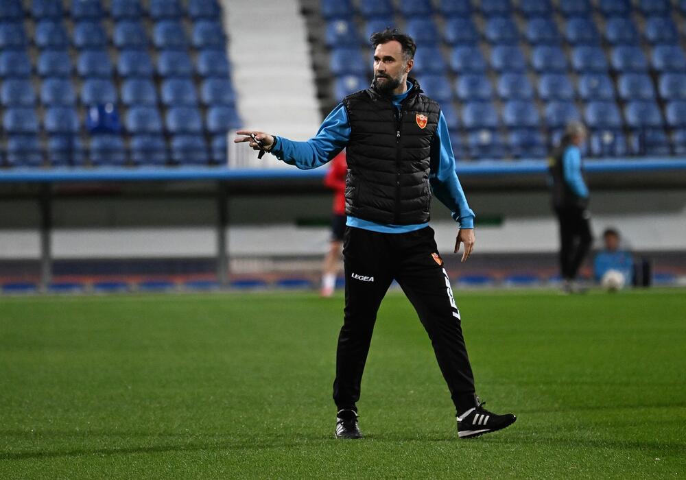 <p>Crnogorski fudbaleri tek danas oko 14 časova stigli u Podgoricu, pošto su spavali u Pragu. U ponedjeljak sa Lihtenštajnom</p>