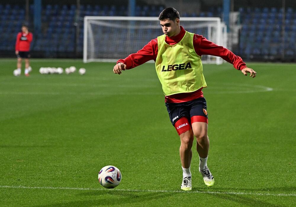 <p>Crnogorski fudbaleri tek danas oko 14 časova stigli u Podgoricu, pošto su spavali u Pragu. U ponedjeljak sa Lihtenštajnom</p>