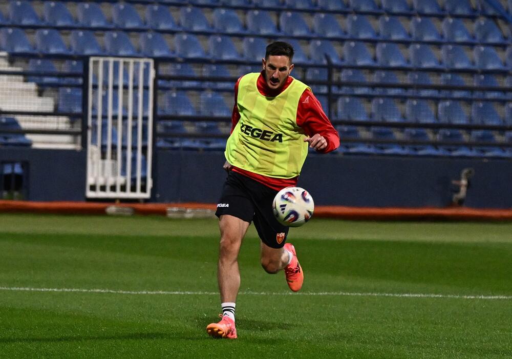 <p>Crnogorski fudbaleri tek danas oko 14 časova stigli u Podgoricu, pošto su spavali u Pragu. U ponedjeljak sa Lihtenštajnom</p>