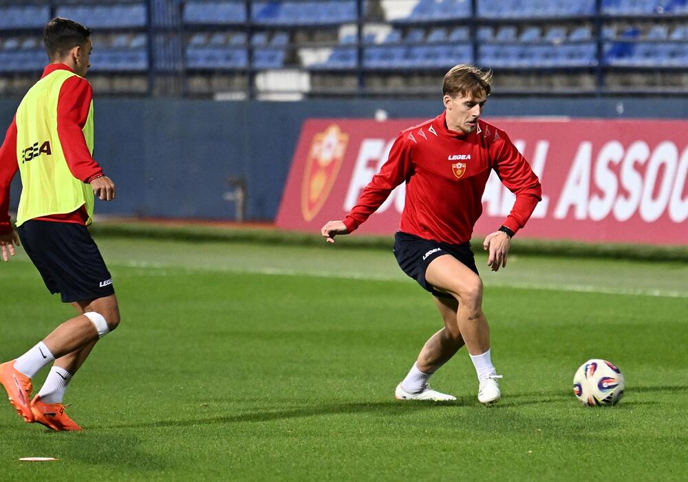 <p>Crnogorski fudbaleri tek danas oko 14 časova stigli u Podgoricu, pošto su spavali u Pragu. U ponedjeljak sa Lihtenštajnom</p>