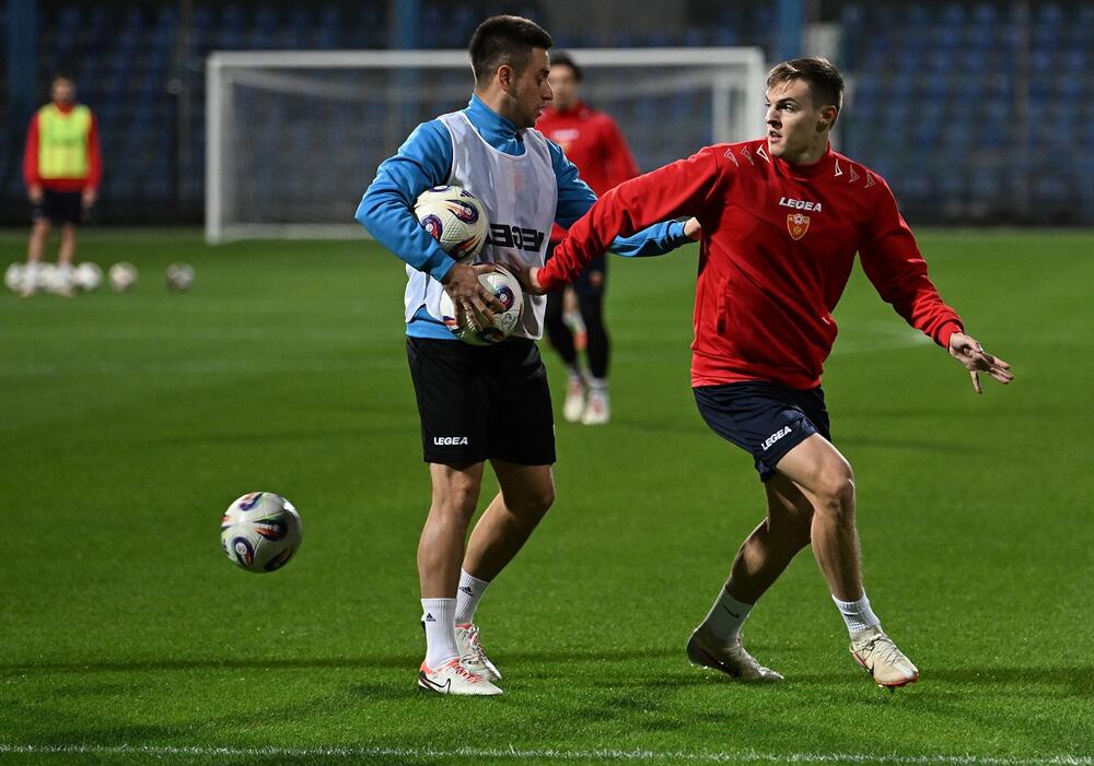 <p>Crnogorski fudbaleri tek danas oko 14 časova stigli u Podgoricu, pošto su spavali u Pragu. U ponedjeljak sa Lihtenštajnom</p>