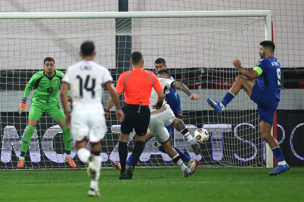 Manaj pogađa za 0:1, Foto: Reuters