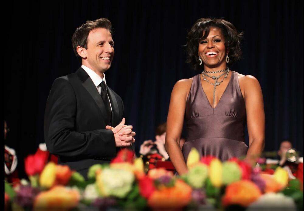 Komičar Set Mejers i bivša prva dama Mišel Obama na večeri za dopisnike iz Bijele kuće 2011. godine