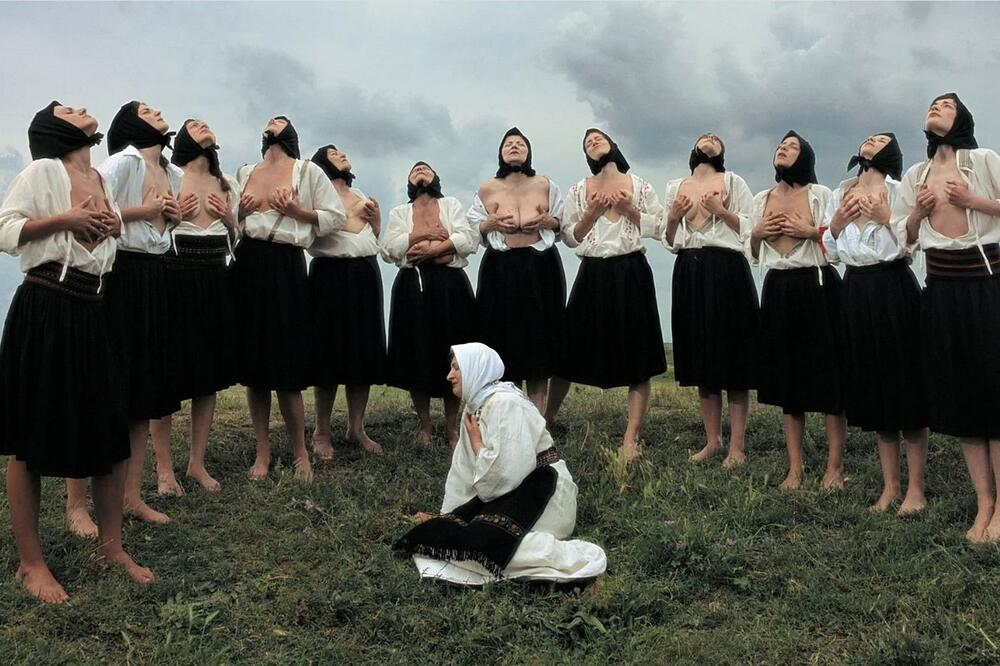 “Masiranje dojki", Foto: Courtesy Of The Marina Abramović Archives