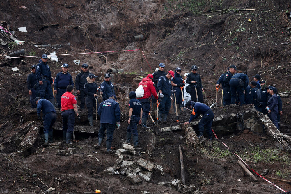 <p>Kiše su izazvane spajanjem dvije tropske oluje, zbog čega su se izlile mnoge rijeke</p>
