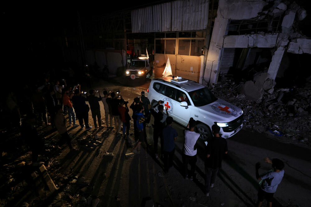 <p>"Crveni krst je sada na putu ka izraelskim vojnim snagama u Gazi", navodi se u saopštenju Izraelskih odbrambenih snaga (IDF)</p>