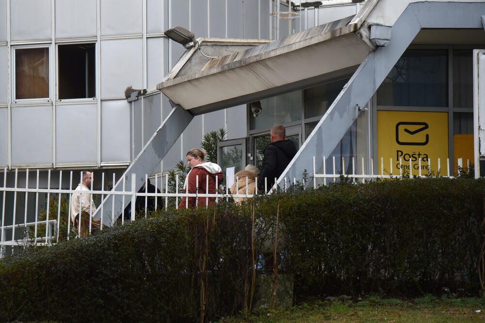 U Podgorici najviše nezamijenjenih ličnih karata: Zgrada MUP-a, tzv. “Limenka”, Foto: Luka Zekovic