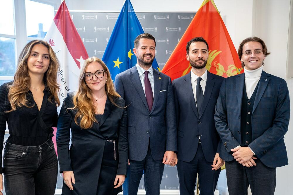 <p>&ldquo;Crna Gora, kao najnapredniji kandidat za članstvo u EU, odlučna je da naredne godine završi pregovore i do 2028. postane članica Unije. Evropske integracije su put razvoja i izgradnje snažnih institucija&ldquo;, kazao je predsjednik države</p>