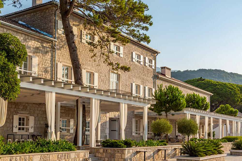 Lazure Hotel & Marina