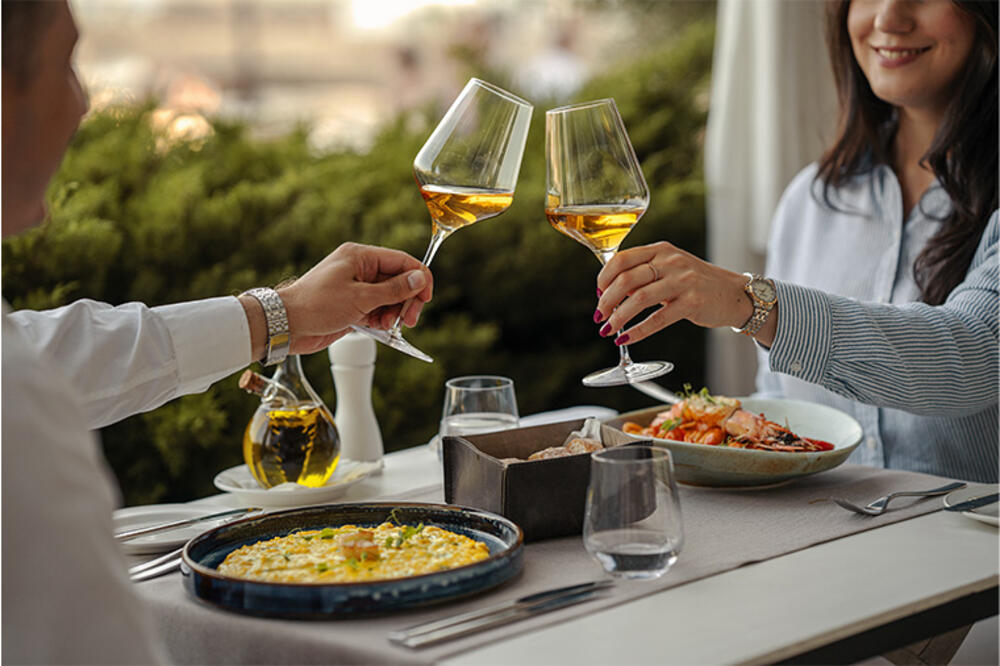 Lazure Hotel & Marina