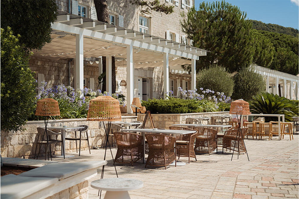 Lazure Hotel & Marina