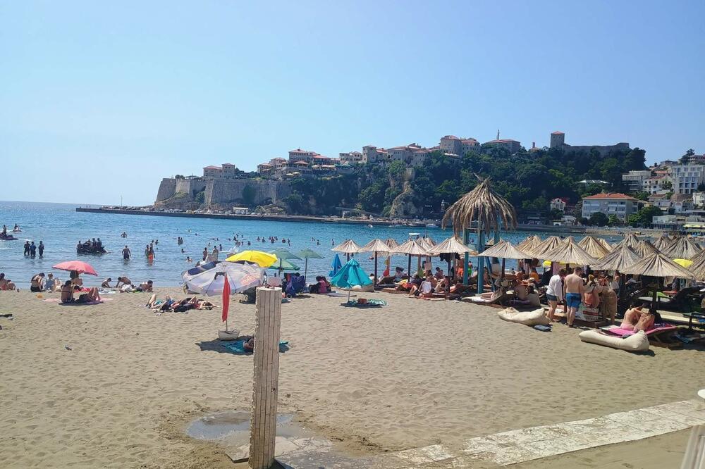 U julu zabilježena kraća “rupa” u posjetama: Mala plaža, Foto: Samir Adrović