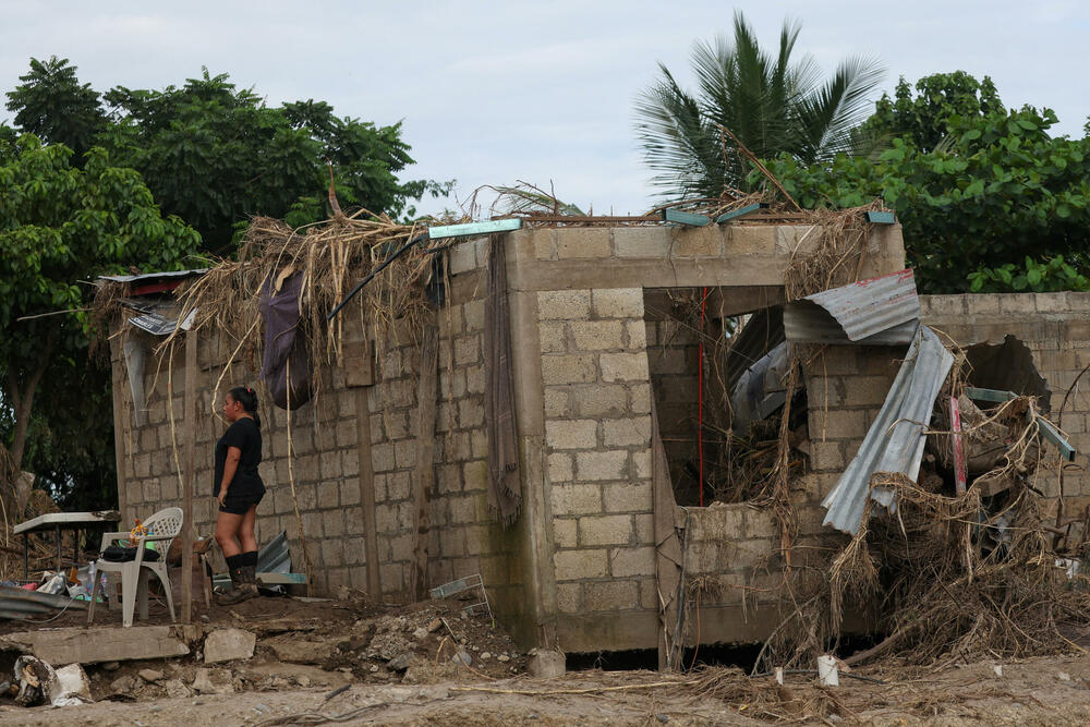 <p>Nakon godine izuzetno visokog rejtinga podrške, ova katastrofa predstavlja ozbiljan test za predsjednicu Meksika Klaudiju Šejnbaum, koja se tokom posjeta pogođenim područjima suočila s neuobičajeno neprijateljskim okupljanjima i negodovanjem građana</p>