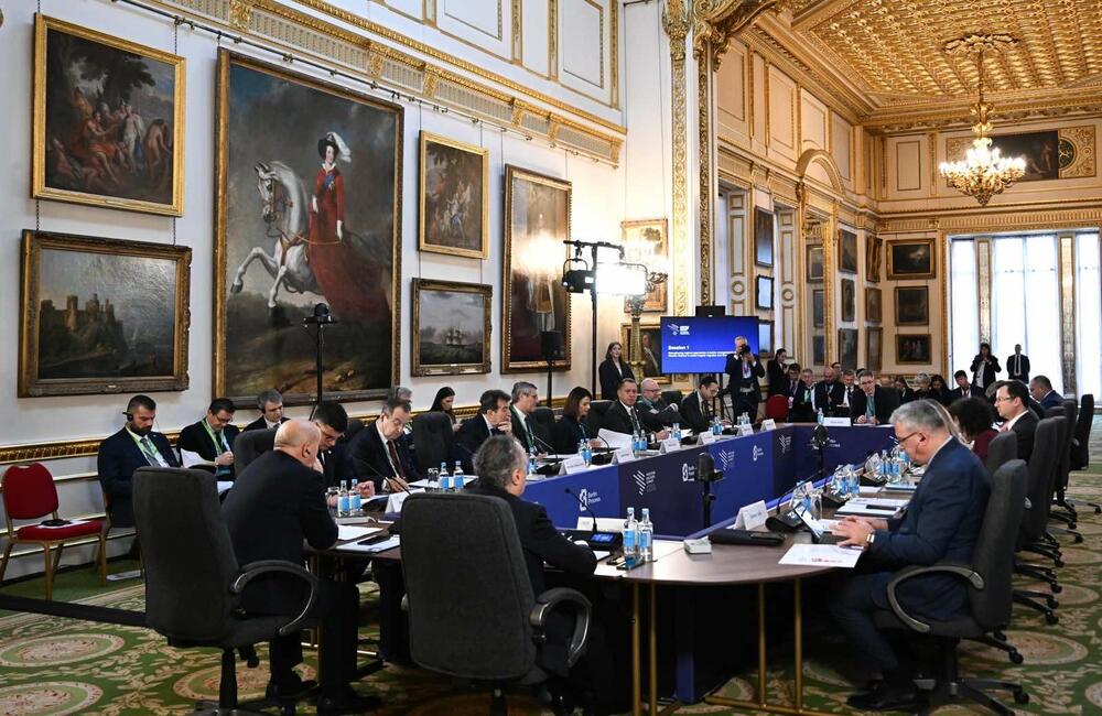 <p>Iz Ministarstva unutrašnjih poslova (MUP) je saopšteno da je čelnik tog Vladinog resora Danilo Šaranović u Londonu kazao da je "Crna Gora, kao zemlja predvodnica u procesu pristupanja EU, snažno posvećena jačanju granične bezbjednosti, pozicionirajući se kao ključni partner u svim regionalnim i evropskim inicijativama koje imaju strateški značaj za zaštitu vanjskih granica"</p>