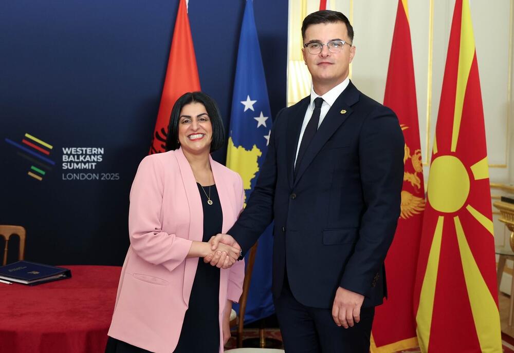 <p>Iz Ministarstva unutrašnjih poslova (MUP) je saopšteno da je čelnik tog Vladinog resora Danilo Šaranović u Londonu kazao da je "Crna Gora, kao zemlja predvodnica u procesu pristupanja EU, snažno posvećena jačanju granične bezbjednosti, pozicionirajući se kao ključni partner u svim regionalnim i evropskim inicijativama koje imaju strateški značaj za zaštitu vanjskih granica"</p>