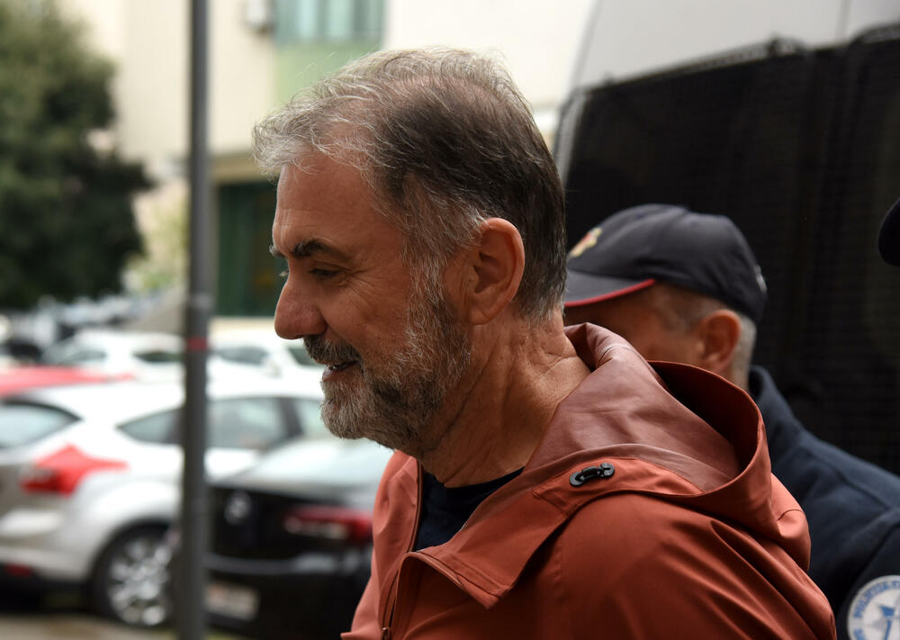 <p>Ivanović je bio uhapšen zbog incidenta tokom kojeg je presjekao putanju vozilima koja su u pratnji premijera Milojka Spajića i vrijeđao policajce iz pratnje predsjednika Vlade</p>