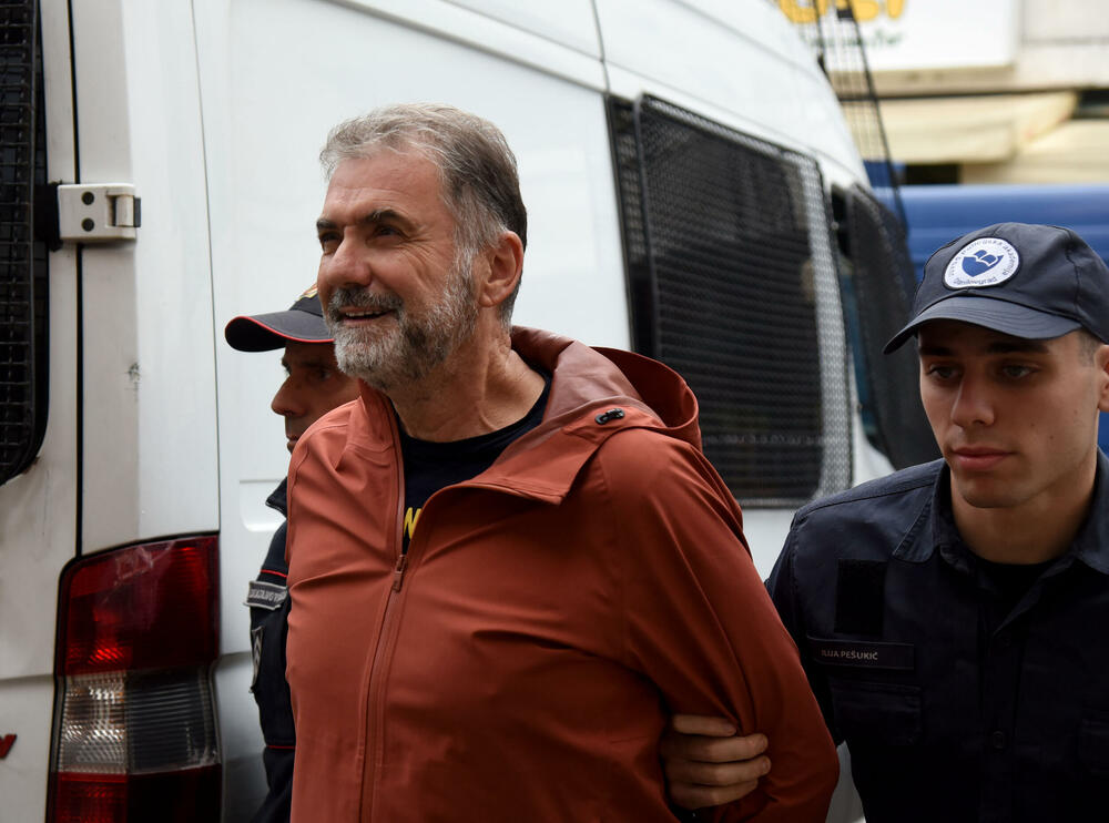 <p>Ivanović je bio uhapšen zbog incidenta tokom kojeg je presjekao putanju vozilima koja su u pratnji premijera Milojka Spajića i vrijeđao policajce iz pratnje predsjednika Vlade</p>