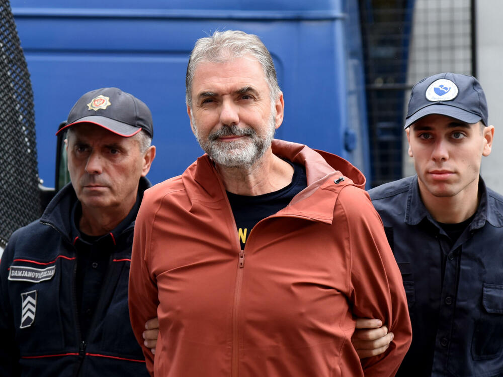 <p>Ivanović je bio uhapšen zbog incidenta tokom kojeg je presjekao putanju vozilima koja su u pratnji premijera Milojka Spajića i vrijeđao policajce iz pratnje predsjednika Vlade</p>