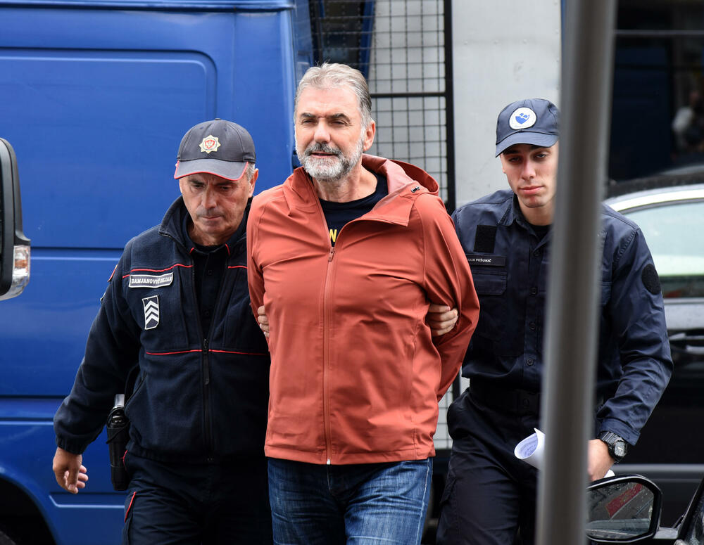 <p>Ivanović je bio uhapšen zbog incidenta tokom kojeg je presjekao putanju vozilima koja su u pratnji premijera Milojka Spajića i vrijeđao policajce iz pratnje predsjednika Vlade</p>