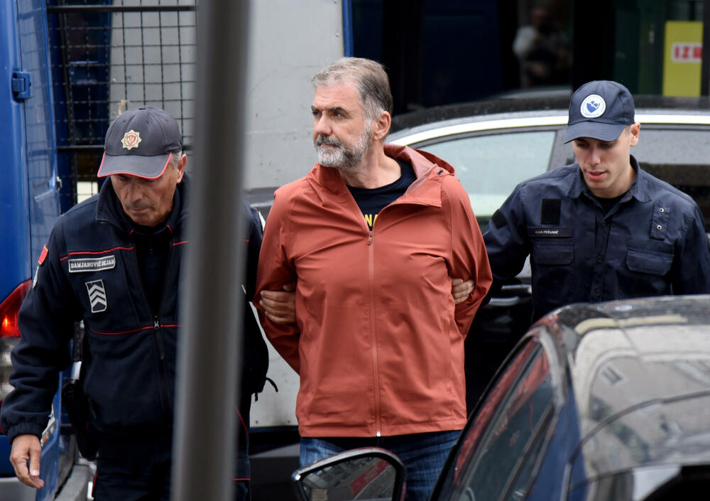 <p>Ivanović je bio uhapšen zbog incidenta tokom kojeg je presjekao putanju vozilima koja su u pratnji premijera Milojka Spajića i vrijeđao policajce iz pratnje predsjednika Vlade</p>