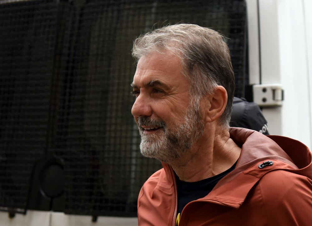 <p>Ivanović je bio uhapšen zbog incidenta tokom kojeg je presjekao putanju vozilima koja su u pratnji premijera Milojka Spajića i vrijeđao policajce iz pratnje predsjednika Vlade</p>