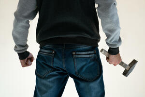 Nikšić: Uhapšen vozač koji je namjerno izazvao nezgodu i čekićem...