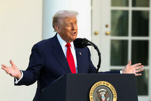 Tramp razgovarao telefonom sa Putinom uoči dolaska Zelenskog u...