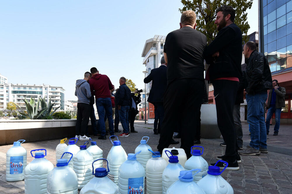 Višegodišnji problemi bez konretnih rješenja: Sa protesta mljekara iz 2022., Foto: Boris Pejović