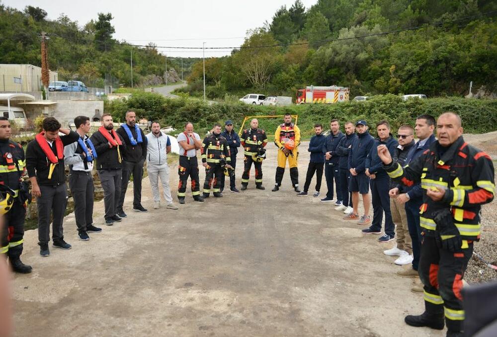 <p>Tokom vježbe testirane procedure i koordinacija držvnih institucija i privatnog sektora u reagovanju na vanredne situacije na moru</p>